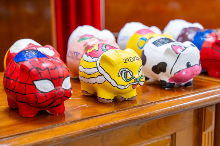 Khoa Tài chính - Thương mại "thu hoạch" heo đất, thu về hơn 11 triệu đồng cho các chiến dịch tình nguyện 15