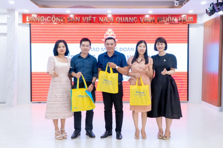 Sinh viên Khoa Tài chính - Thương mại HUTECH tham quan Công ty CP Việt Nam Kỹ nghệ Súc sản VISSAN 127