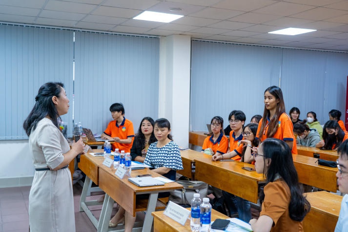 Nâng cao kiến thức về lý luận, phương pháp dạy và học tiếng Trung cho giảng viên và sinh viên Khoa Trung Quốc học HUTECH 96