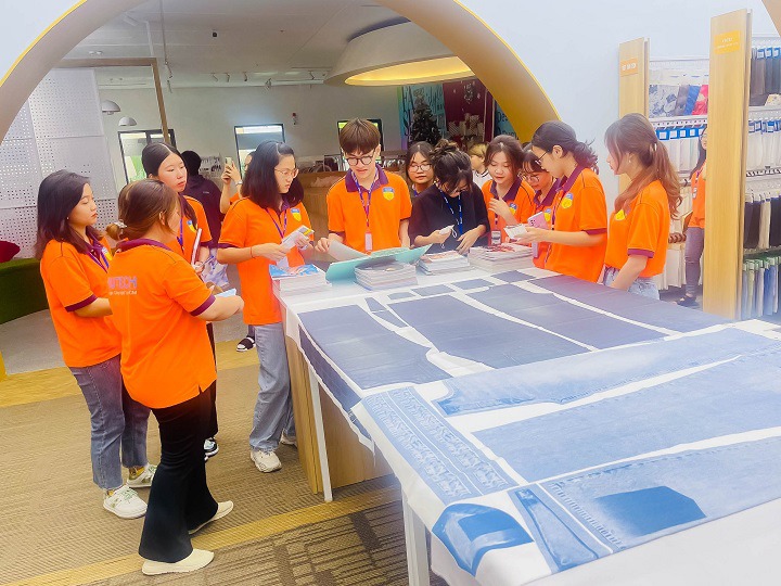 Sinh viên ngành Công nghệ dệt, may HUTECH tiếp cận quy trình sản xuất may thời trang tiên tiến 46