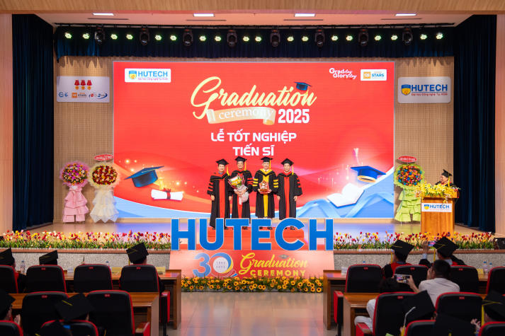 Các tân khoa HUTECH và hành trình học tập không ngừng nghỉ 43