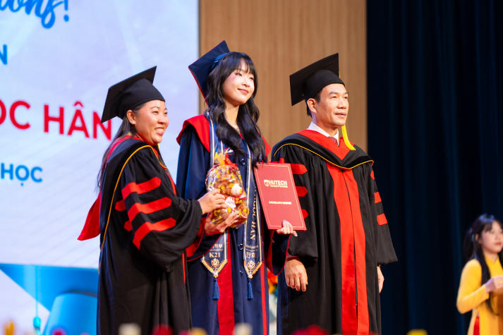 “Chủ động thích nghi, không ngừng làm mới chính mình và hãy tiếp tục mơ những giấc mơ lớn!” 36