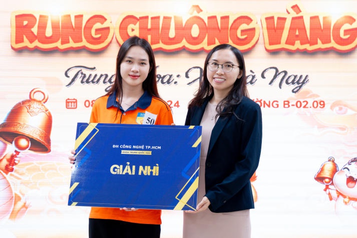 Sinh viên Khoa Trung Quốc học khám phá lịch sử, văn hoá Trung Hoa xưa và nay qua cuộc thi “Rung chuông vàng” 136