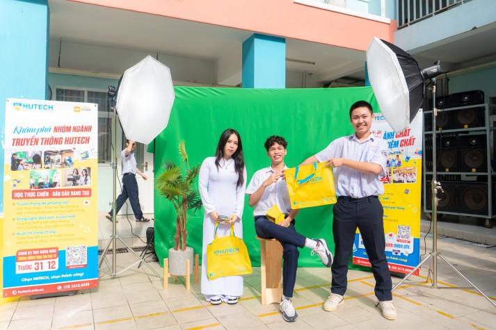 Học sinh THPT khám phá loạt mô hình học thuật sáng tạo tại gian hàng HUTECH 38