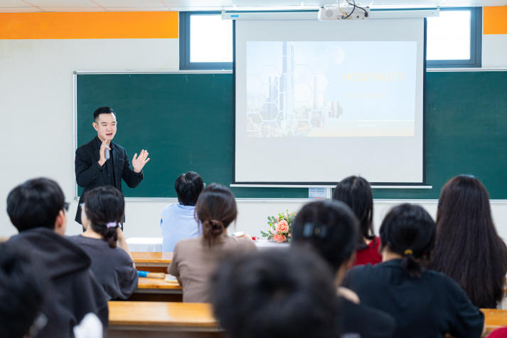 Sinh viên Ngôn ngữ Anh HUTECH “chạm” vào thế giới Hospitality cùng đàn anh trong nghề 48