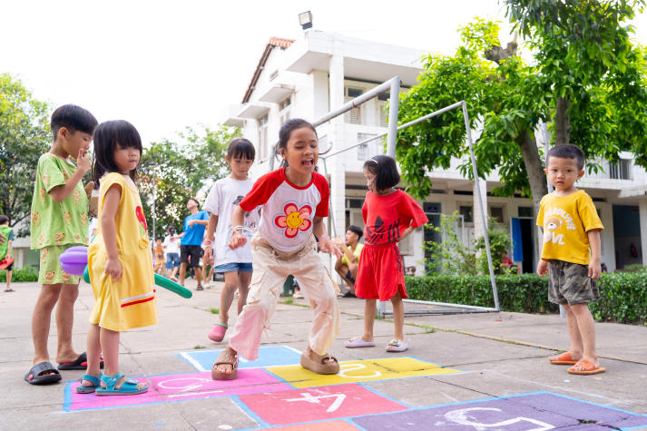 Lan tỏa yêu thương ngày 01/6, sinh viên HUTECH mang niềm vui đến trẻ em Làng Thiếu niên Thủ Đức 43