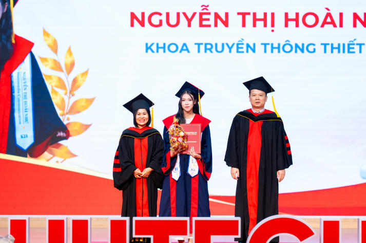 HUTECH vinh danh Tân Cử nhân, Tân Dược sĩ tại Lễ trao bằng tốt nghiệp 72