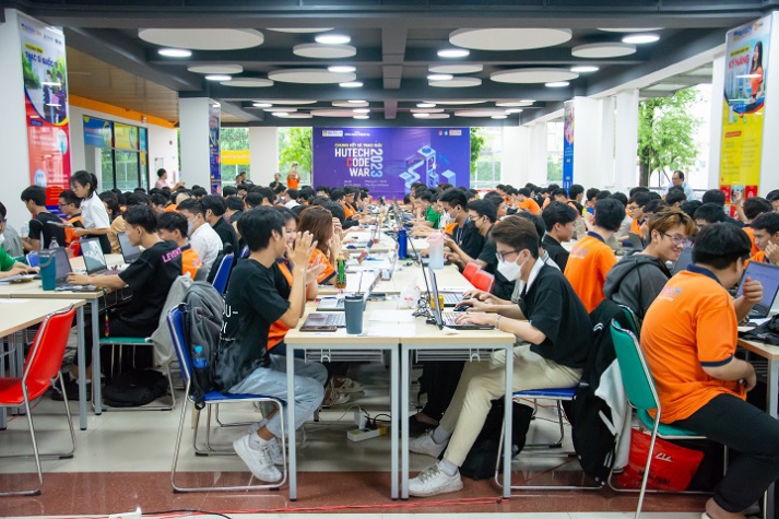 [Video] Chịu chơi như sinh viên HUTECH: “Chạy show” hết học thuật lại tới văn hóa, nghệ thuật, thể thao 32