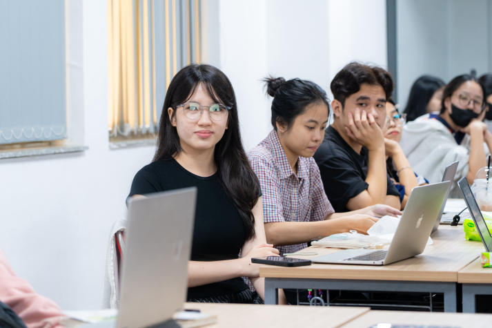 Cội rễ văn minh từ tinh thần gắn kết: Bài học GS. Yoo Kwon Jong chia sẻ với sinh viên 36