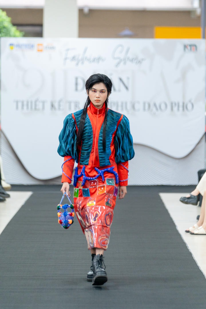 Ngắm 17 bộ sưu tập độc đáo tại show “Trang phục dạo phố” của sinh viên ngành Thiết kế thời trang 62