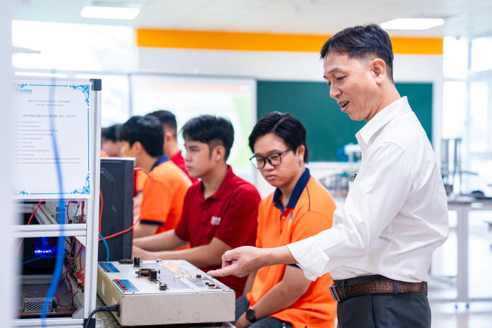 [Video] Kỹ thuật đỉnh cao - Ý tưởng táo bạo: Loạt sản phẩm của sinh viên HUTECH gây sốt 120