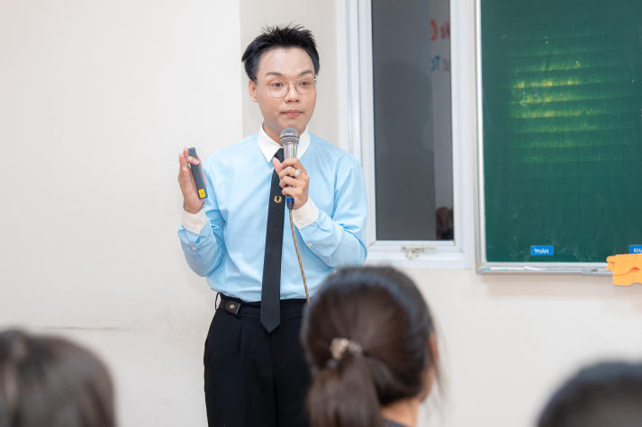Sinh viên HUTECH rèn tư duy phản biện để giao tiếp thuyết phục hơn 11