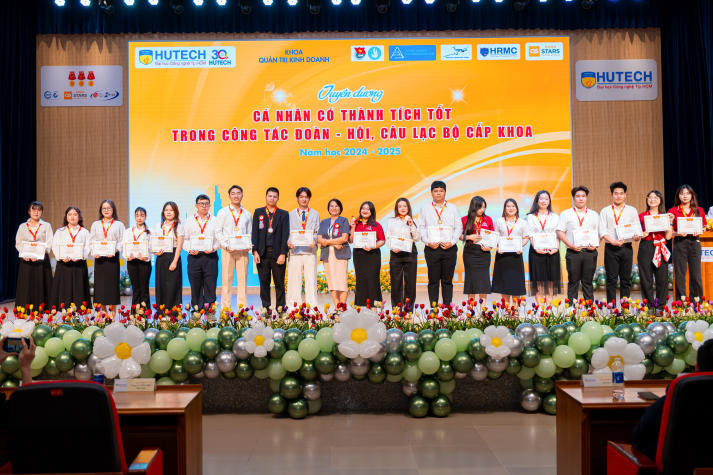 Khoa Quản trị kinh doanh HUTECH: Bứt phá đào tạo và phong trào sinh viên năm học mới 63