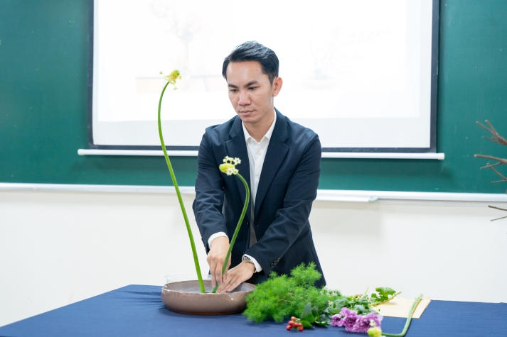 Sinh viên VJIT trải nghiệm nghệ thuật cắm hoa Ikebana 33