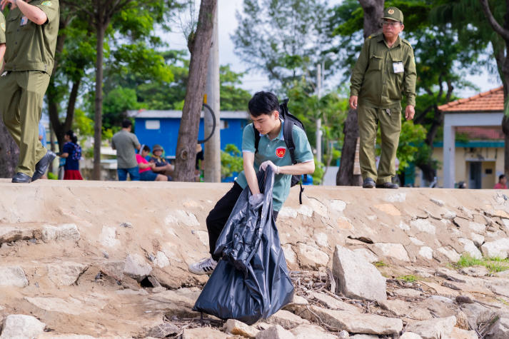 [Ảnh] Chi bộ 17 HUTECH nối dài tinh thần bảo vệ chủ quyền biển đảo tại Đồn Biên phòng Cần Thạnh (Cần Giờ) 62