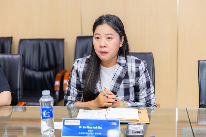 Faculty of Korean Studies holds working session with SeoulTech, strengthening Vietnam Korea educational cooperation 36