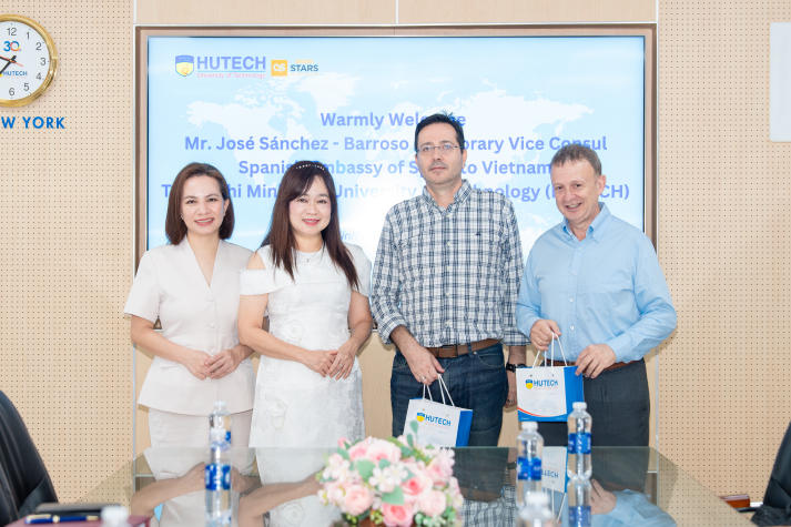 HUTECH làm việc với Phó Lãnh sự danh dự Tây Ban Nha, mở rộng cơ hội hợp tác cùng các đối tác châu Âu 73