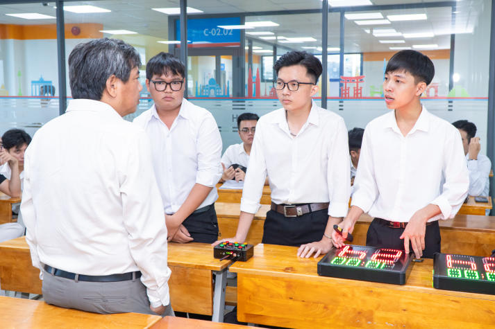 HUTECH sẽ đăng cai vòng Bán kết Giải thưởng Euréka 2025 lĩnh vực Kỹ thuật - Công nghệ 32