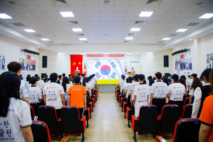 Viện Công nghệ Việt - Hàn tuyên dương 227 sinh viên xuất sắc và phát động cuộc thi tìm hiểu văn hóa Hàn Quốc 9
