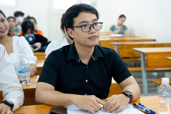 Sinh viên Khoa Tiếng Anh thử sức làm MC song ngữ Anh - Việt 42