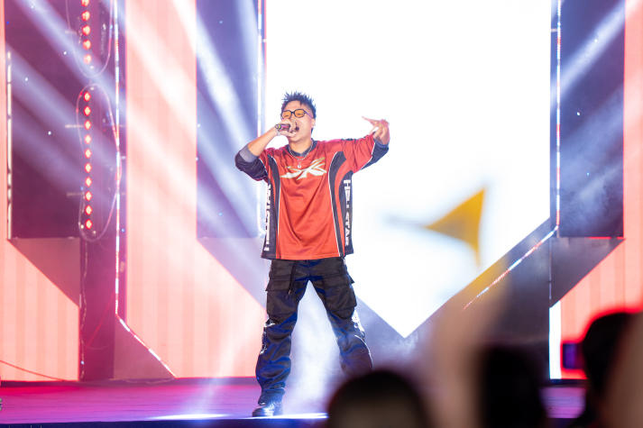 [Video] Đêm Gala Chào đón tân sinh viên HUTECH: Khi ngọn lửa đam mê được truyền từ những người dám ước mơ 102