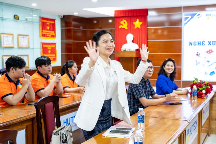 Sinh viên VKIT tìm hiểu nghề Xuất nhập khẩu và Logistics qua hội thảo 11