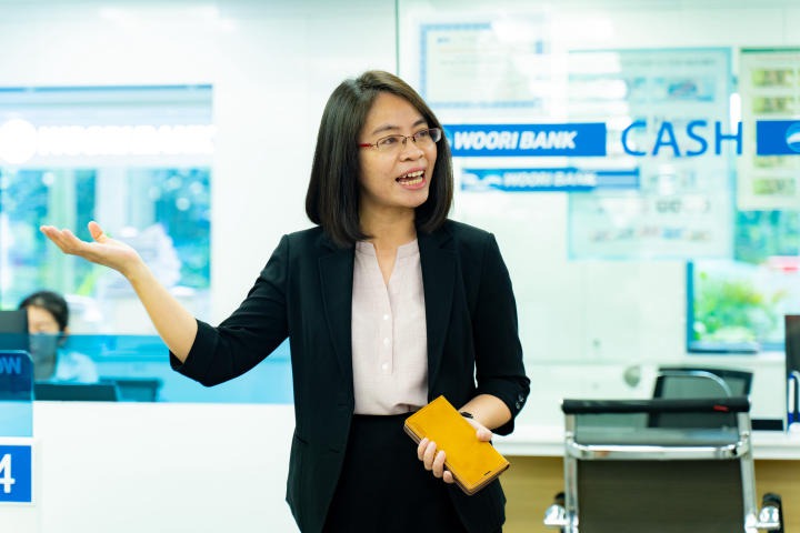 Sinh viên ngành Tài chính - Ngân hàng tham quan Woori Bank - Việt Nam 30