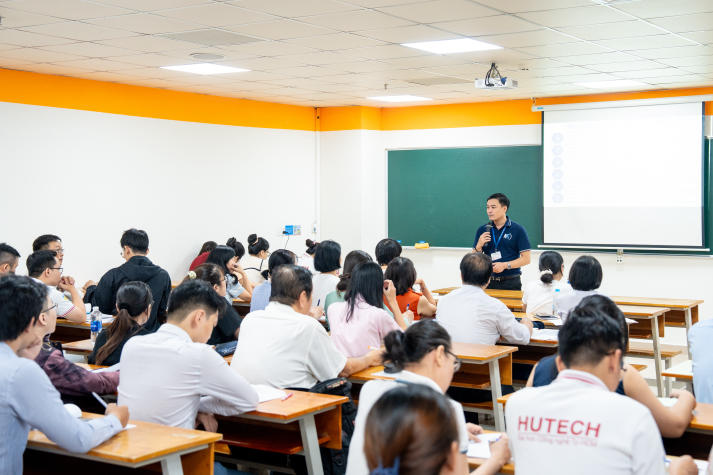 HUTECH tập huấn cán bộ coi thi: Sẵn sàng cho kỳ thi học kỳ 1A năm học 2025-2026 nghiêm túc, hiệu quả 28