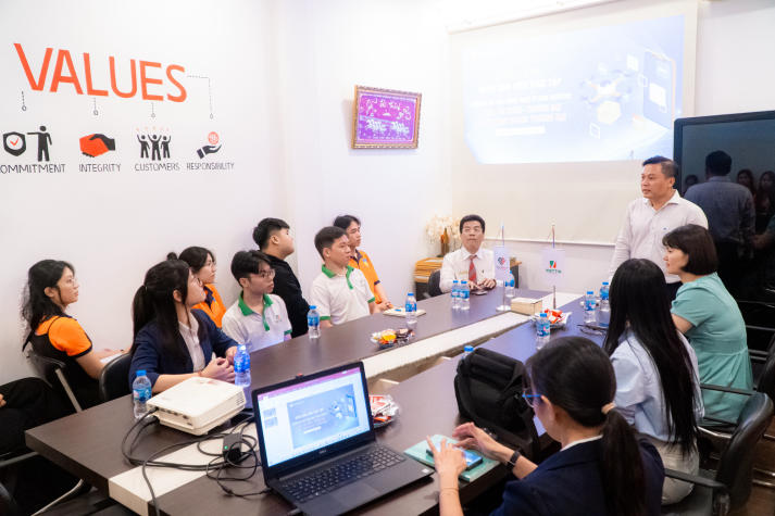 Gần 200 nhóm sinh viên HUTECH trải nghiệm, bồi dưỡng năng lực tại 65 doanh nghiệp 99