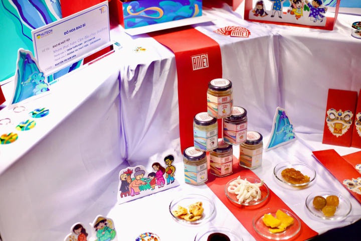 Mãn nhãn với loạt thiết kế ấn tượng trong triển lãm đồ họa vốn cổ và đồ họa bao bì của sinh viên Thiết kế đồ họa HUTECH 93