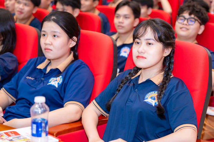 HUTECH đón đoàn học sinh trường TH-THCS-THPT Bùi Thị Xuân (Đồng Nai) tham quan, trải nghiệm môi trường đại học 101