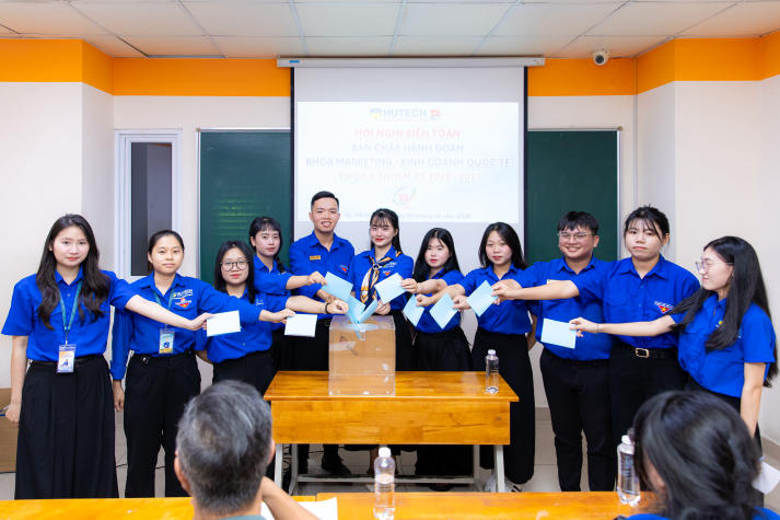Khoa Marketing - Kinh doanh quốc tế “tiếp lửa” phong trào, kiện toàn nhân sự Đoàn - Hội 10