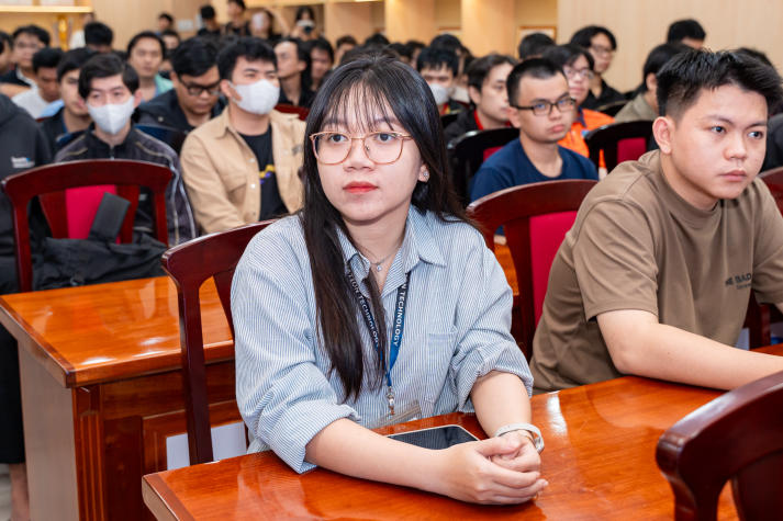 Định hướng nghề IT: Nắm bắt xu hướng, làm chủ tương lai cùng sinh viên Khoa Công nghệ thông tin 38