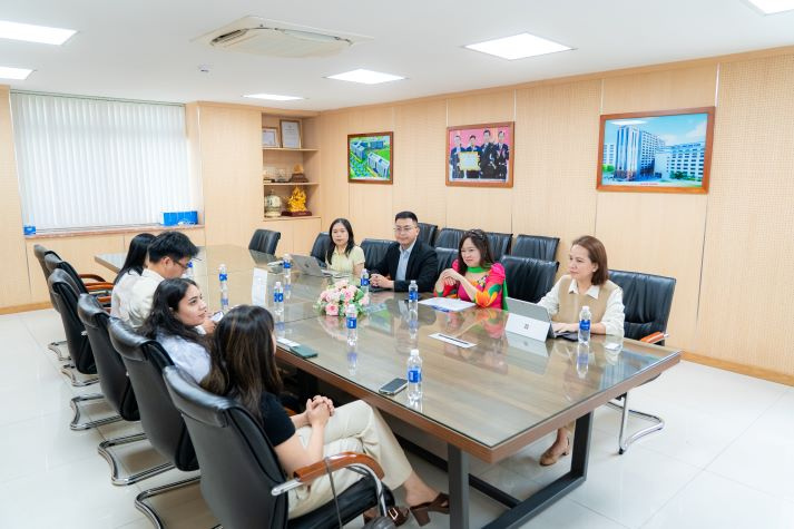 Thêm cầu nối trải nghiệm quốc tế cho sinh viên HUTECH qua buổi làm việc cùng Northeastern University (Hoa Kỳ) 51
