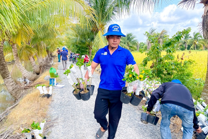 Tiếp bước đến trường 2025: Sinh viên VJIT trao yêu thương, dựng hành trang 60