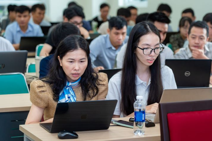 Giảng viên Viện Kỹ thuật HUTECH nâng cao năng lực chuyển đổi số qua tập huấn thiết kế ứng dụng kỹ thuật 64