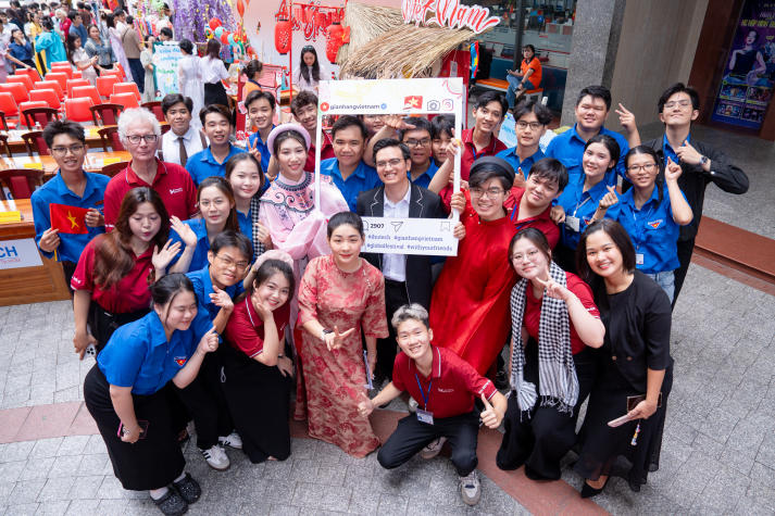 [Video] Sinh viên HUTECH “chạm” vào đa sắc văn hóa tại HUTECH Global Festival 2025 87