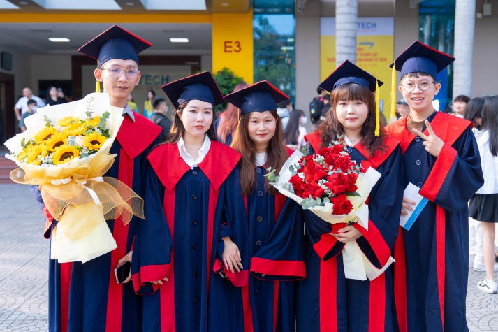 [Video] Over 400 HUTECH Masters and Bachelors of International and Transnational programs excitedly attend their graduation ceremony 225