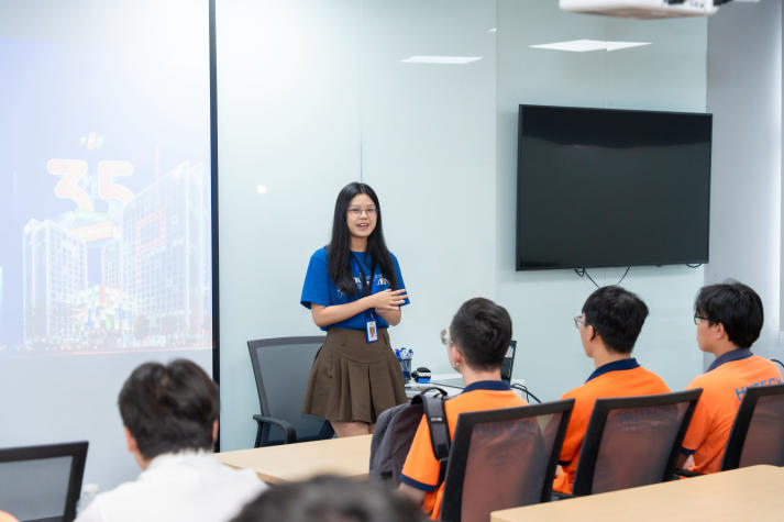 HUTECH IT Office Tour 2025: Sinh viên khám phá môi trường làm việc tại "ông lớn" ngành công nghệ FPT IS 16