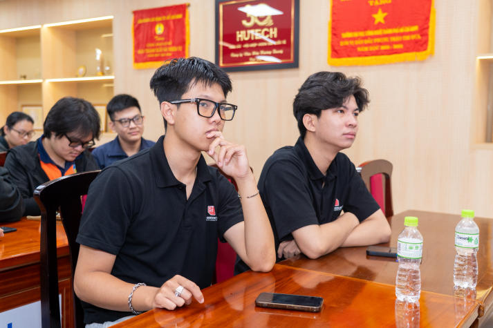 Sinh viên Khoa Kiến trúc - Mỹ thuật HUTECH giao lưu cùng họa sĩ truyện tranh Pháp Maxime Peroz tại Talkshow “Thiết kế Comic” 41