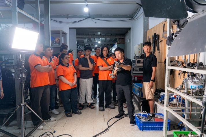 Sinh viên Công nghệ điện ảnh, truyền hình tìm hiểu quy trình sản xuất phim tại HKFilm Studio 39