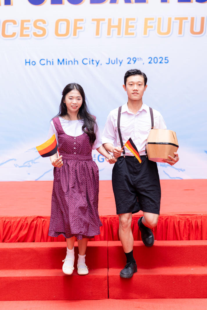 [Video] Sinh viên HUTECH “chạm” vào đa sắc văn hóa tại HUTECH Global Festival 2025 164
