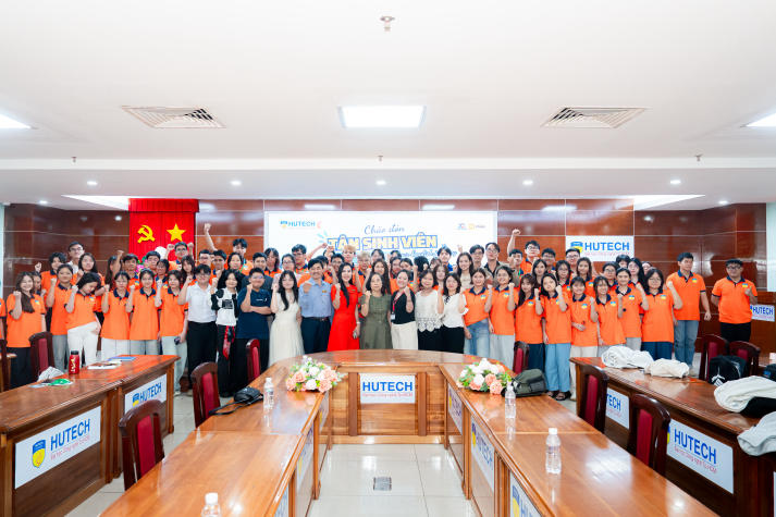 Tân sinh viên Khoa Tiếng Anh chủ động nhập cuộc hành trình đại học 75