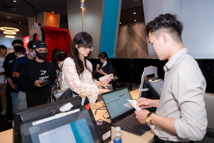 [Video] Tiếp cận điện ảnh cùng dàn diễn viên “Tử chiến trên không”, sinh viên HUTECH mở rộng góc nhìn nghệ thuật 45