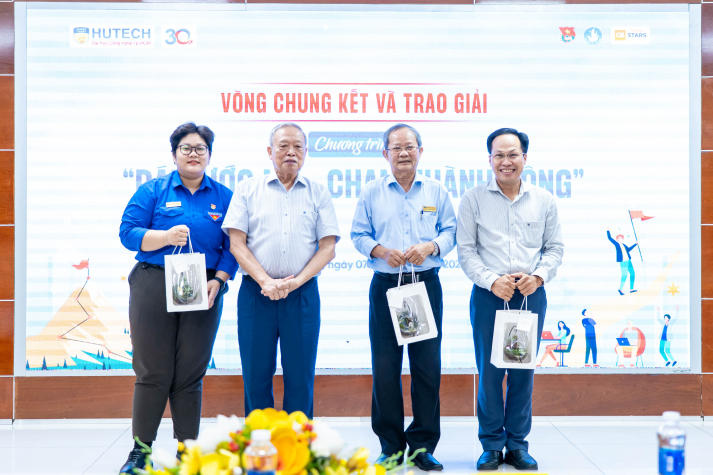 Học bổng Dám ước mơ - Chạm thành công 2025: Lan tỏa giá trị vượt khó và khát vọng vươn lên của thế hệ trẻ HUTECH 64