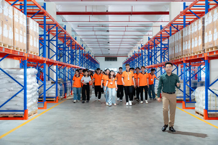 Sinh viên Logistics và quản lý chuỗi cung ứng “giải mã” nghiệp vụ Logistics tại Khu chế xuất Tân Thuận 8