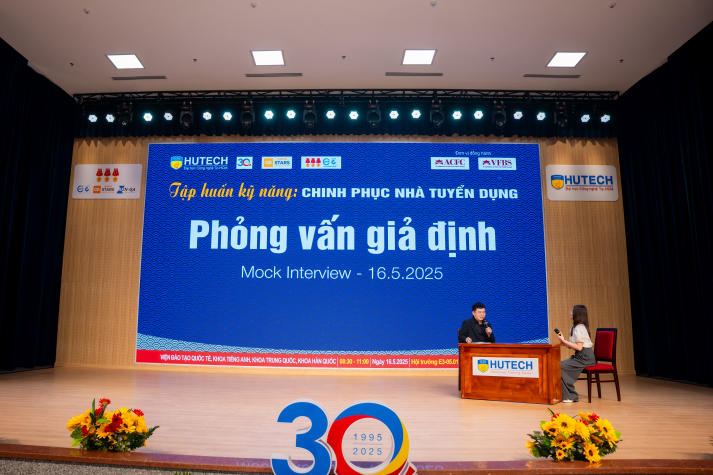 [Video] Cùng chuyên gia “mở khóa” kỹ năng phỏng vấn, sinh viên HUTECH tự tin chinh phục nhà tuyển dụng 50