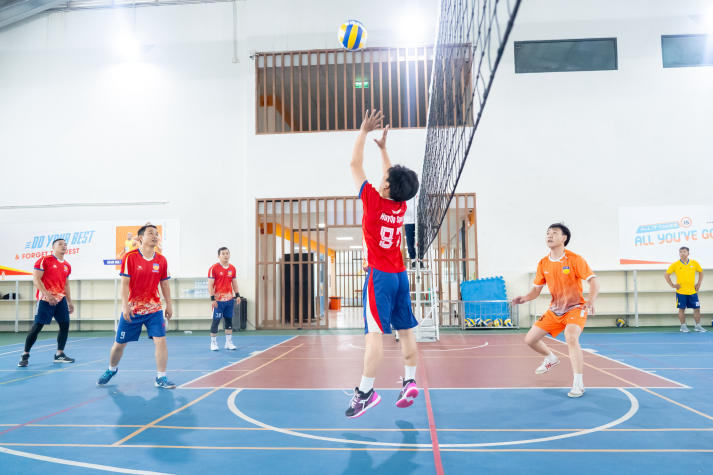 [Hội thao CB-GV-NV HUTECH 2025]: Bóng chuyền nam xác định 4 cái tên tiến vào Bán kết 81
