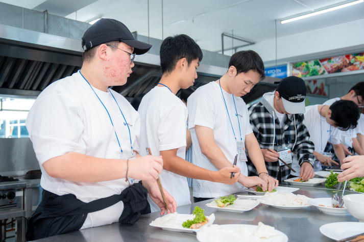 HUTECH and Incheon students engage in Vietnam-Korea cultural exchange 110