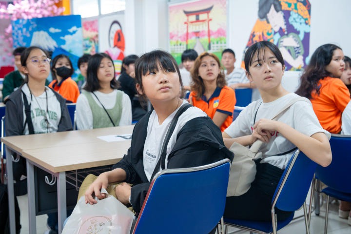 Học sinh Trường THPT Nishiyamato (Nhật Bản) khám phá văn hóa gia đình Việt Nam cùng sinh viên HUTECH 38